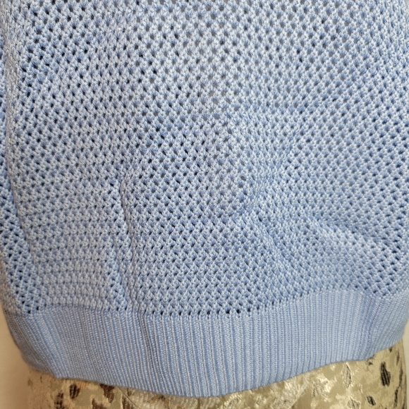 PINK Victoria's Secret Cambridge Knit Cropped Vest. - Picture 9 of 11